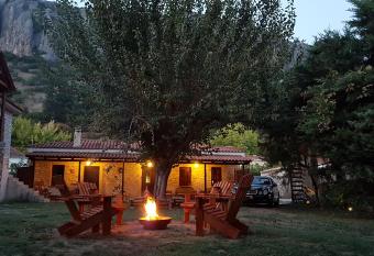 Theopetra has Balcony rooms