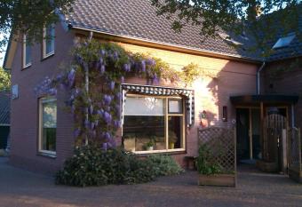 b&b de Vlinder allows 18 year olds to book a room