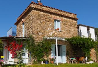 Impietra allows 18 year olds to book a room