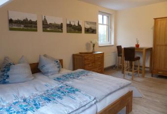 Ferienwohnung Ortrand - Pension allows 18 year olds to book a room