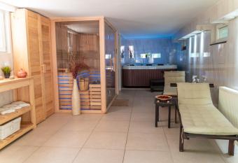 Vila Mila has Balcony rooms