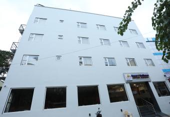 Season 4 Residences - Nungambakkam Near US consulate, Apollo Hospital, Shankar Nethralaya allows 18 year olds to book a room