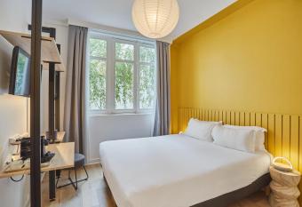 H  tel Beauquartier Montmartre allows 18 year olds to book a room