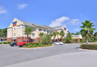 Fairfield Inn & Suites by Marriott Kingsland allows 18 year olds to book a room