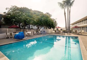 Motel 6 Morro Bay allows 18 year olds to book a room