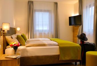 Hotel Landgasthof Lell has Balcony rooms