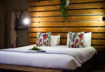 De Akker Guest House Oudtshoorn allows 18 year olds to book a room