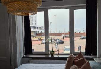 Evy s place allows 18 year olds to book a room