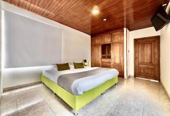 Hotel Quintas de Normandia allows 18 year olds to book a room