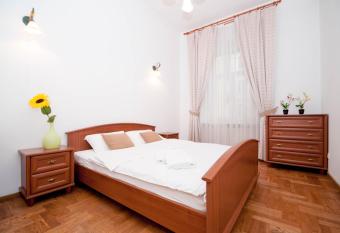 Cheap Apartments allows 18 year olds to book a room