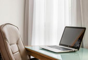 Mid City Motel Warrnambool allows 18 year olds to book a room