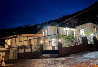 Luxury Apartment at Pirosmani 22 in central Borjomi has Balcony rooms