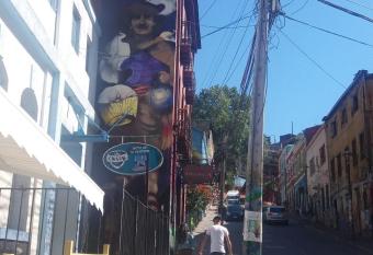 Hostal Cumming 129 has Balcony rooms