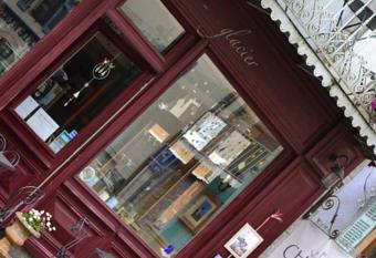 Le Petit Chou has Balcony rooms