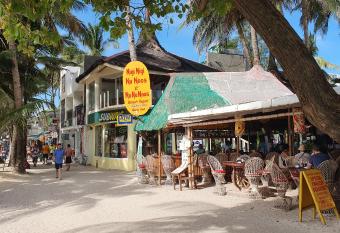 Nigi Nigi Nu Noos  e  Nu Nu Noos has Balcony rooms