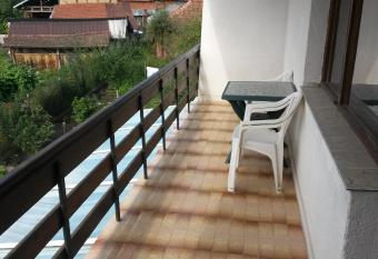 All Seasons Mountain Vistas has rooms with a private hot tub