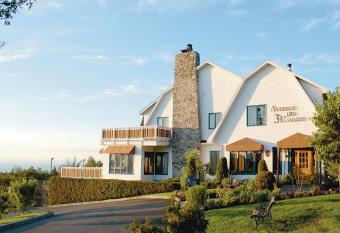 Auberge Des 3 Canards has rooms with a private hot tub