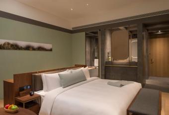 The Sukhothai Shanghai has rooms with a private hot tub