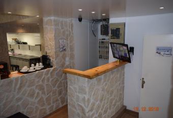 Hostel Lyonnais allows 18 year olds to book a room