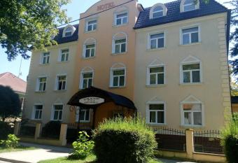 Hotel Grand has Balcony rooms