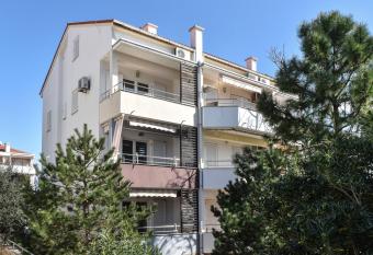 Apartments Merjem allows 18 year olds to book a room