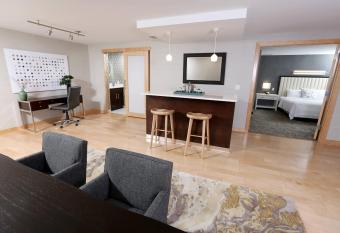 SpringHill Suites by Marriott Sioux Falls allows 18 year olds to book a room