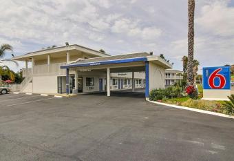 Motel 6 Buellton Solvang Area allows 18 year olds to book a room