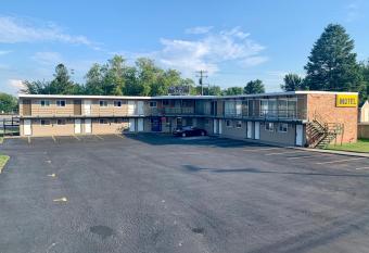 Park Drive Inn allows 18 year olds to book a room