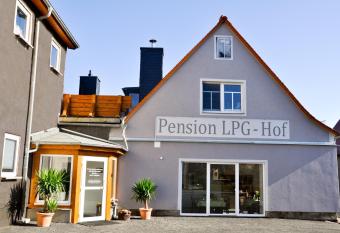 Pension LPG-Hof allows 18 year olds to book a room