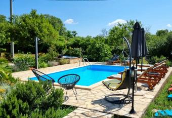 Villa Stone Medal allows 18 year olds to book a room