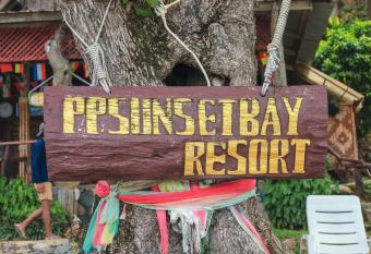 Phi Phi Sunset Bay Resort has Balcony rooms
