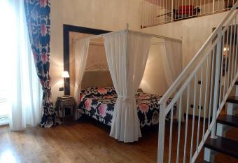 Castello di Pontebosio Luxury Resort allows 18 year olds to book a room