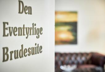 Palads Hotel has rooms with a private hot tub