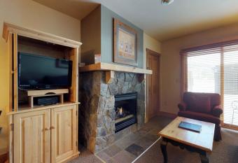 Red Hawk Lodge 2200 has Balcony rooms