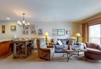 Red Hawk Lodge 2286 has Balcony rooms