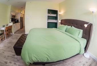 Alpenglow Lodge by Bill has Balcony rooms