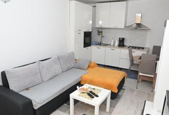 Apartment Oscar has Balcony rooms