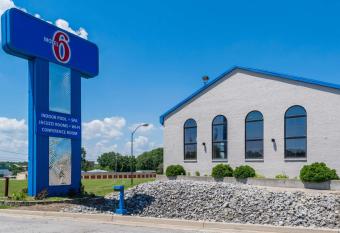 Motel 6-Richmond, In allows 18 year olds to book a room
