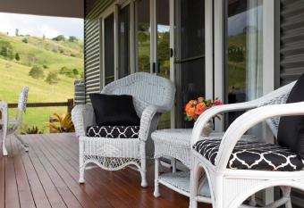 Country Mile Escape has Balcony rooms