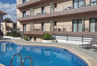 Petit Palau - Adults Only allows 18 year olds to book a room