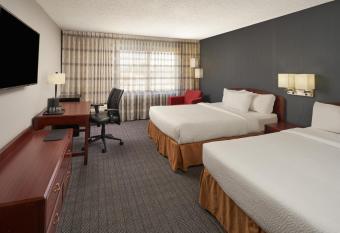 Courtyard by Marriott Indianapolis South has Balcony rooms
