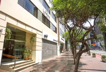 Suites Larco 656 Miraflores Lima allows 18 year olds to book a room