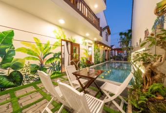 Blue Whale Homestay has Balcony rooms