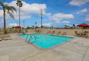 Motel 6 San Bernardino South has Smoking rooms