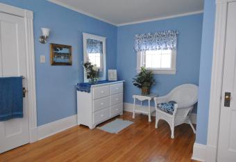 Dominion Hill Country Inn allows 18 year olds to book a room