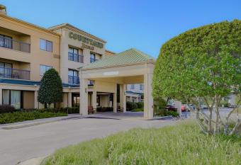 Courtyard by Marriott Monroe Airport has Balcony rooms