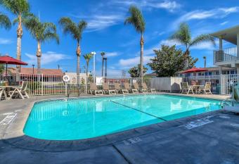 Motel 6 Stanton allows 18 year olds to book a room