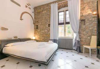 Terrazza Rivola has Balcony rooms