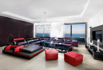 The Royal Penthouse has rooms with a private hot tub