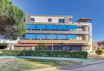 Rev Hotel allows 18 year olds to book a room